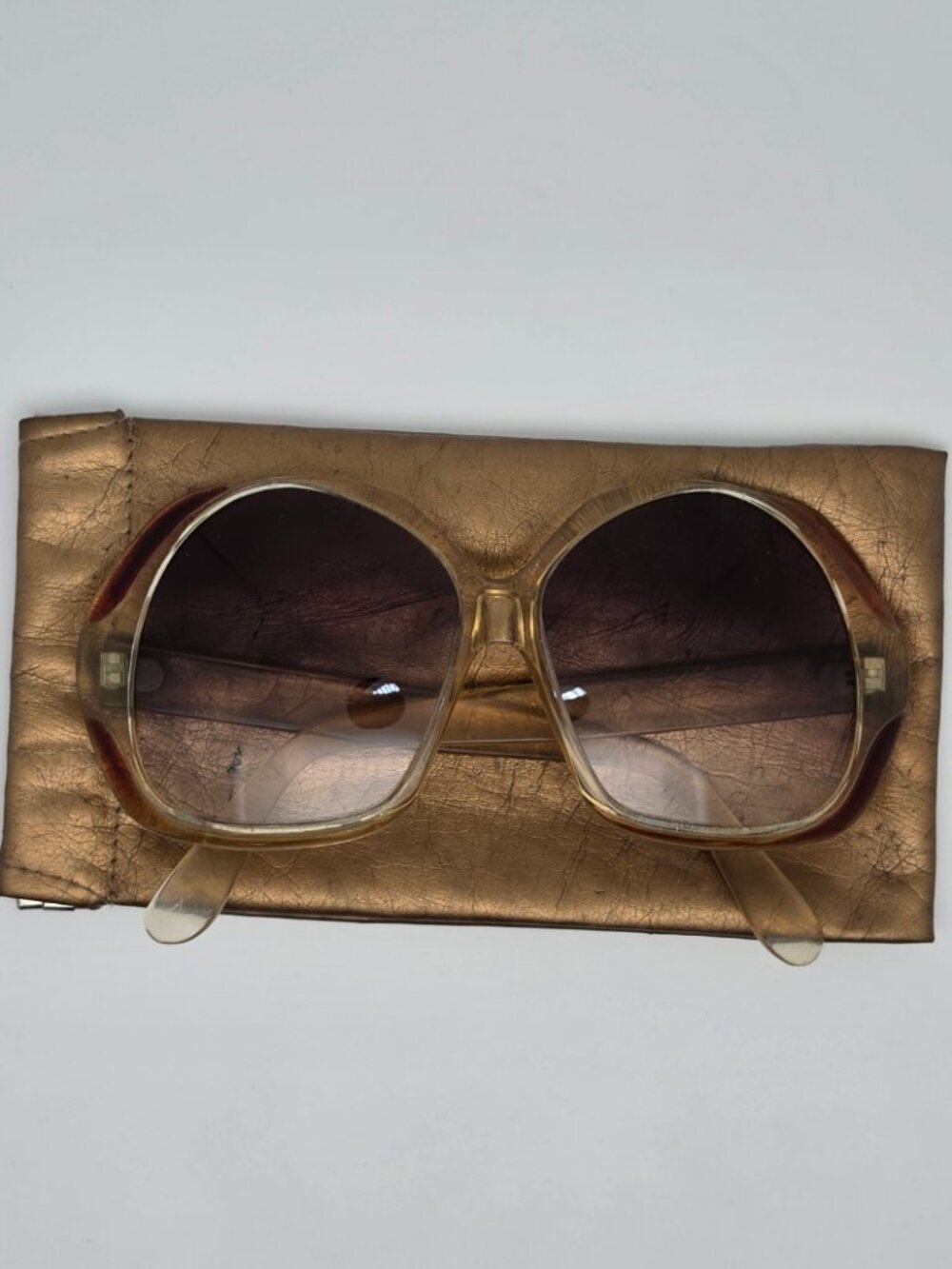 Foster Grant Clear Frame Light Purple Gradient Lens Oversized Sunglasses w/ Case
